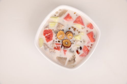 白底椰奶清補(bǔ)涼 夏季糖水飲品的清涼魅力